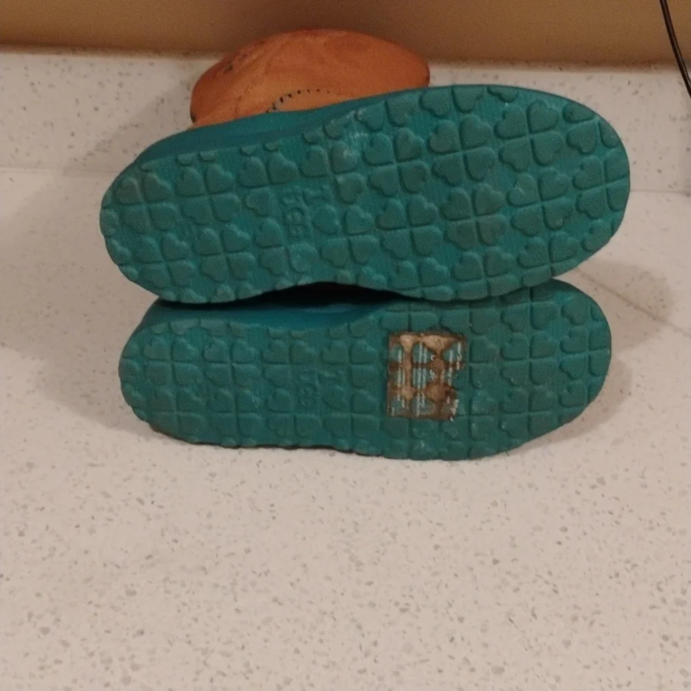 UGG Tan Kids Boots with Teal Sole. Size 6 Women - Picture 6 of 8
